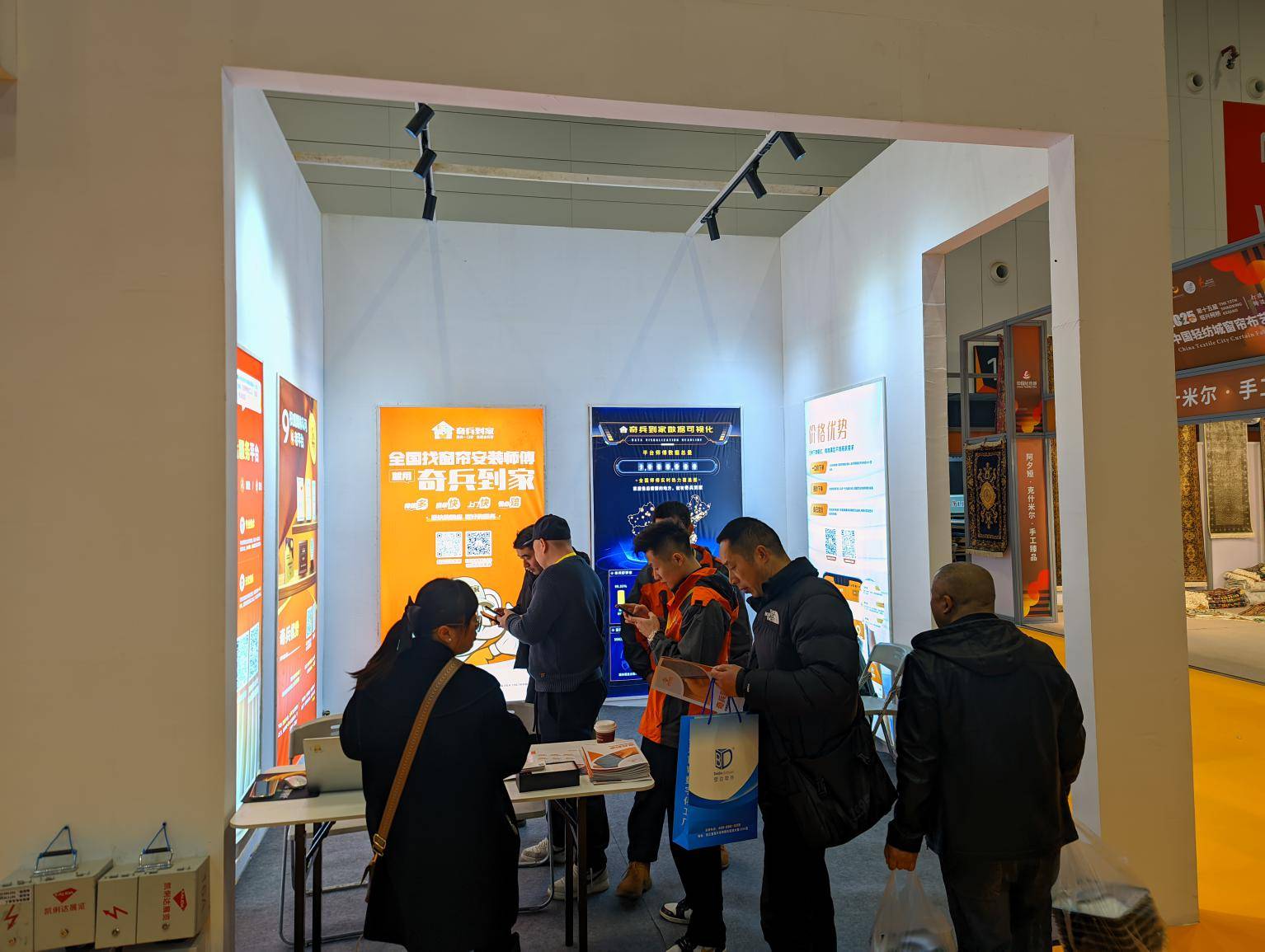 奇兵到家凭专业售后引商家蜂拥入驻PP电子平台柯桥窗帘墙布展谢幕(图3)